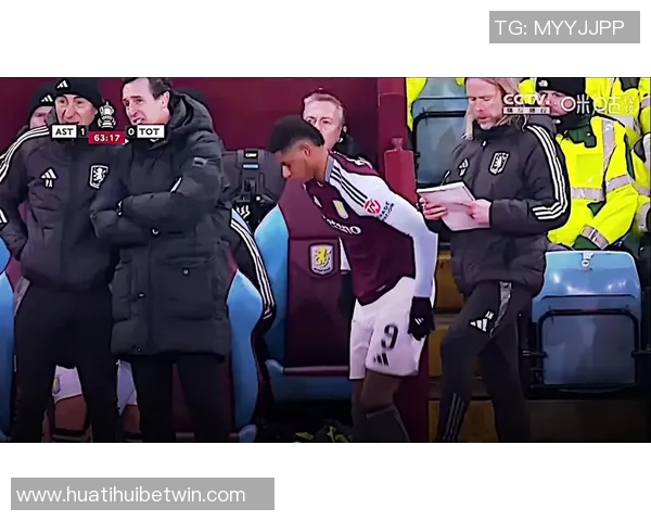 拉什福德在家观看阿斯顿维拉欧联比赛表达对老东家的支持与情感 拉什福德在家观看阿斯顿维拉欧联比赛表达对老东家的支持与情感