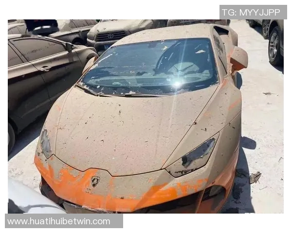 荷兰前国脚经历惊险四车连环撞击兰博基尼惨遭报废